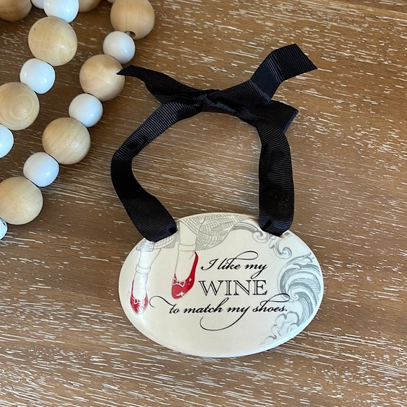 EUC Hallmark Wine Bottle Dorothy Red Shoes Ceramic Tie On Decorative Plate - Picture 1 of 4